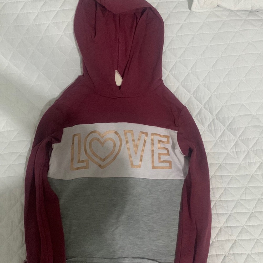 selling a long sleeves shirt for girls.